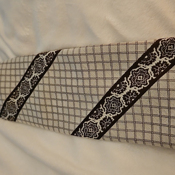 Vintage SEARS 1960s Maroon Floral Plaid Clip-on Tie - Picture 5 of 8